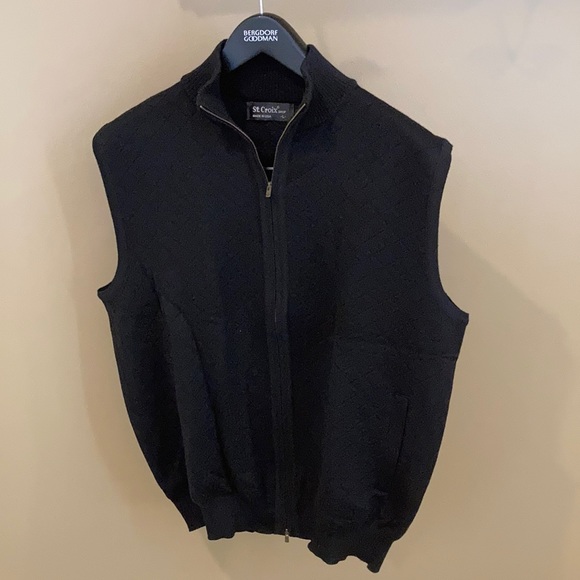 St Croix sleeveless zip up sweater. Size L